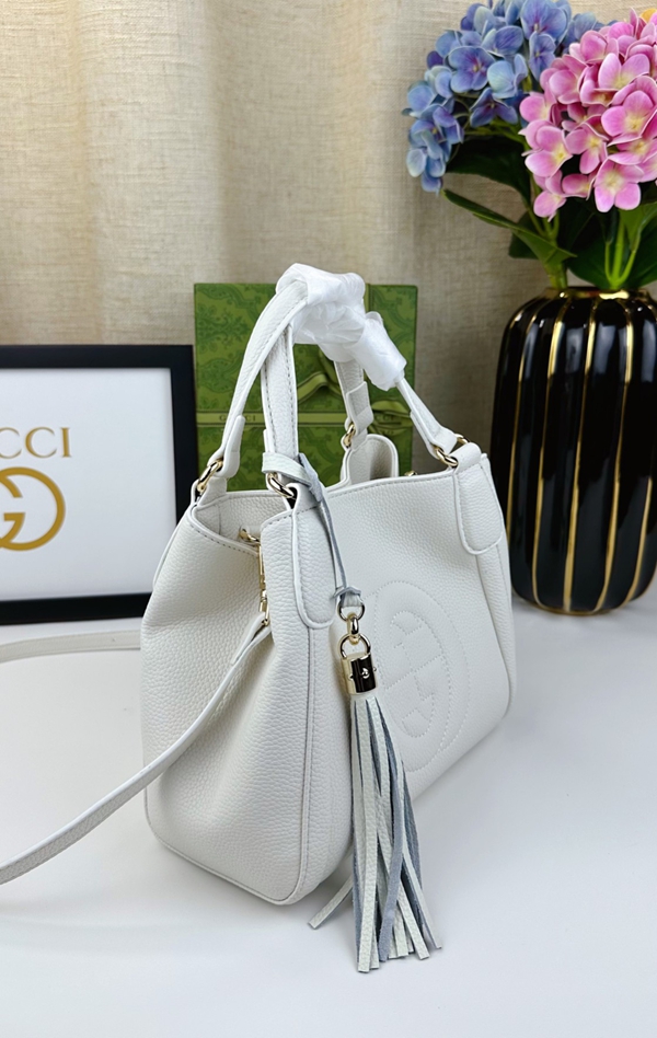 激安グッチバッグコピー背面デザイン